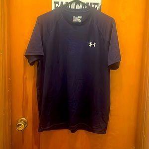 Dark blue Under Armour shirt. Shirt size: Medium. Shirt Color: Dark Blue.